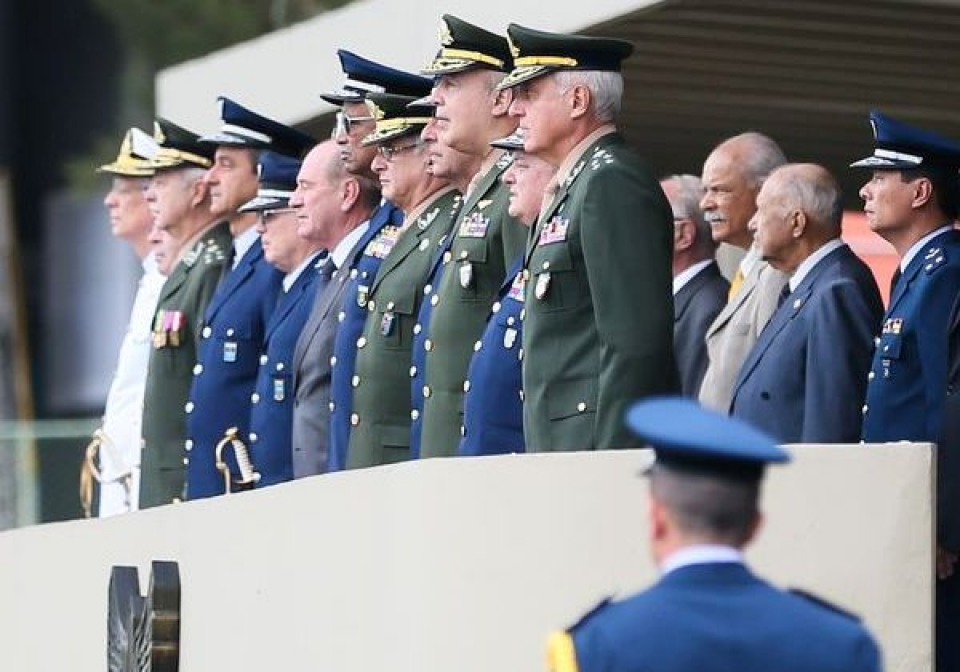 Pesquisa aponta que brasileiros estão entre os que menos confiam nas Forças Armadas