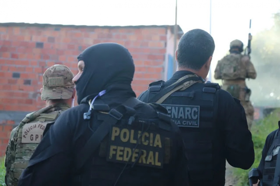 Operação conjunta de policiais civis e federais combate organizações criminosas em Salvador